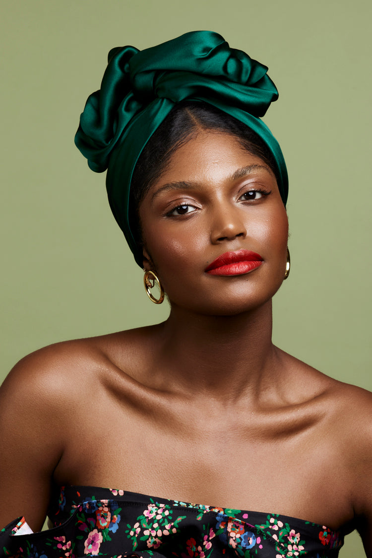 Turban africaine en soie émeraude – volume et éclat