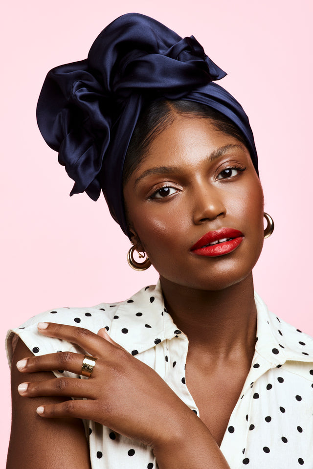 Turban africaine en soie marine – profond et élégant