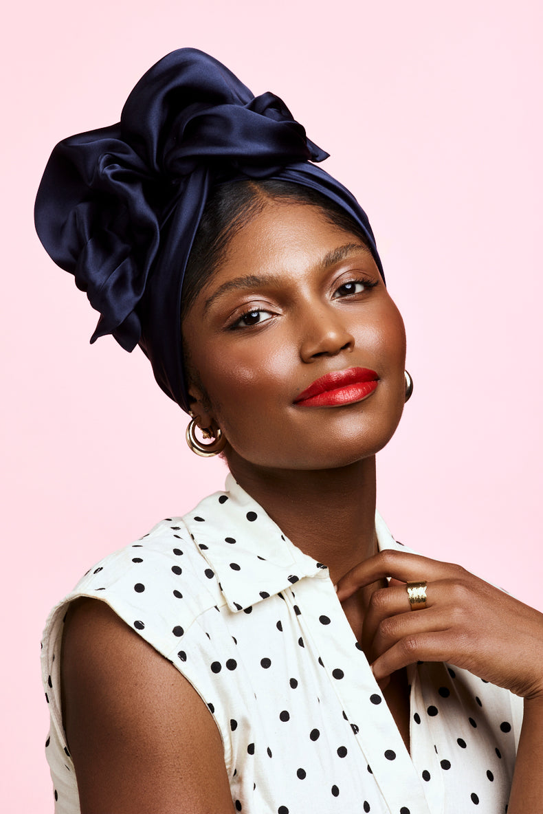 Turban africaine en soie marine – vue de trois quarts