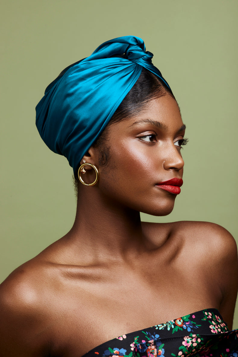 Turban cubaine en soie bleu canard – style élégant