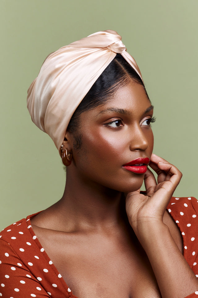 Turban cubaine en soie champagne – vue de trois quarts
