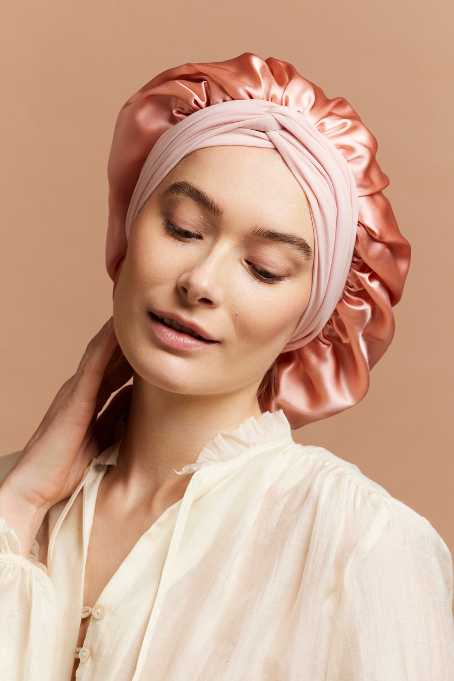 Bonnet de nuit en soie - BONNET DE NUIT EN SOIE CORAIL - Indira de paris