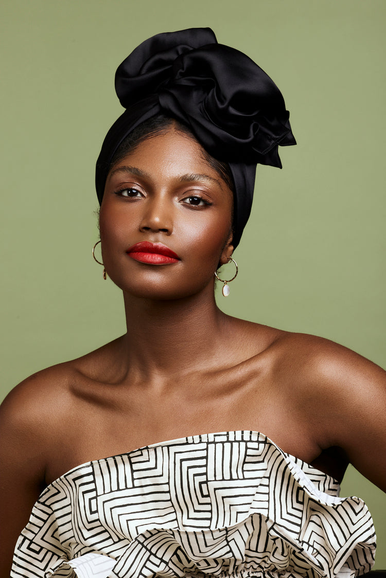 Turban africaine en soie noir – vue de trois quarts