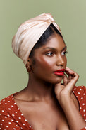 Turban cubaine en soie champagne – vue de trois quarts