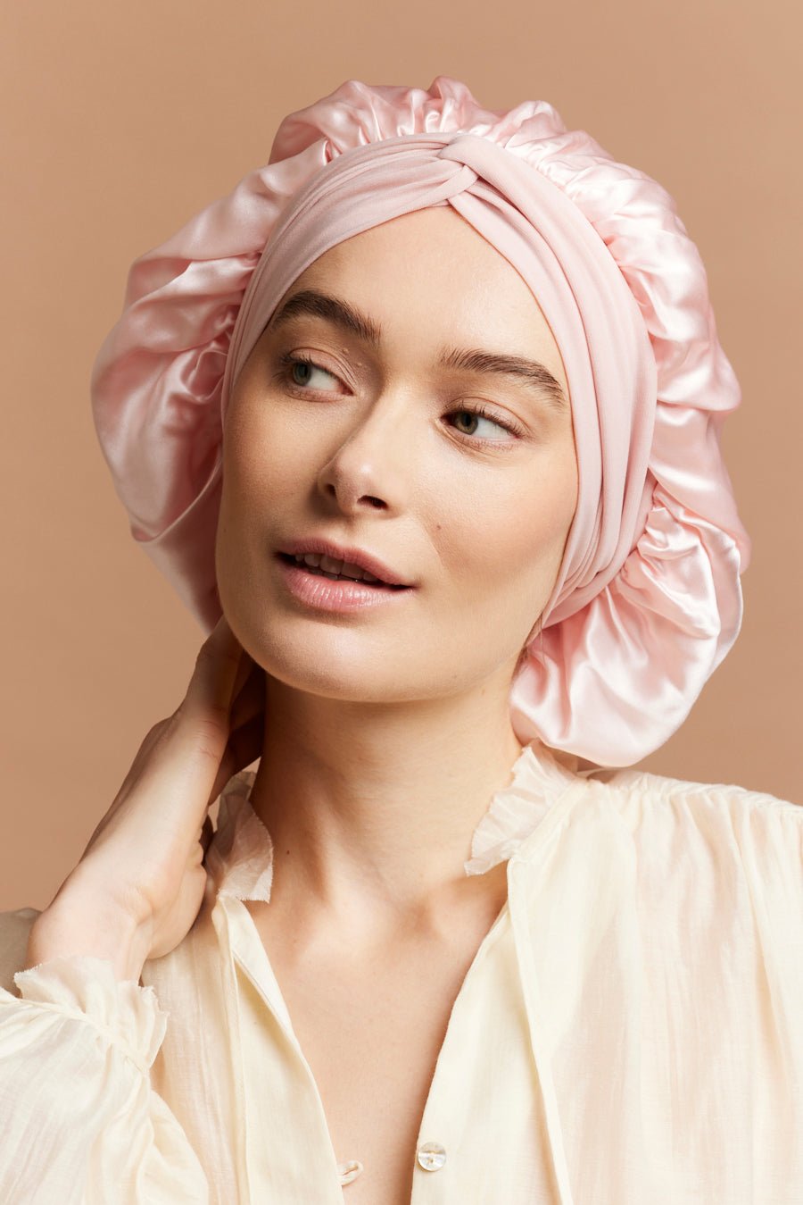 Bonnet de nuit en soie - BONNET DE NUIT EN SOIE ROSE TENDRE - Indira de paris