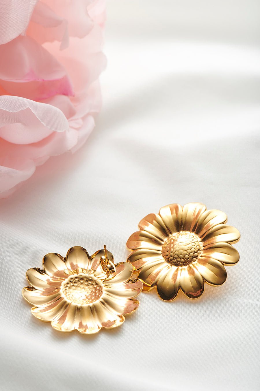 Boucles d'oreilles-Puces Daisy- Indira de paris