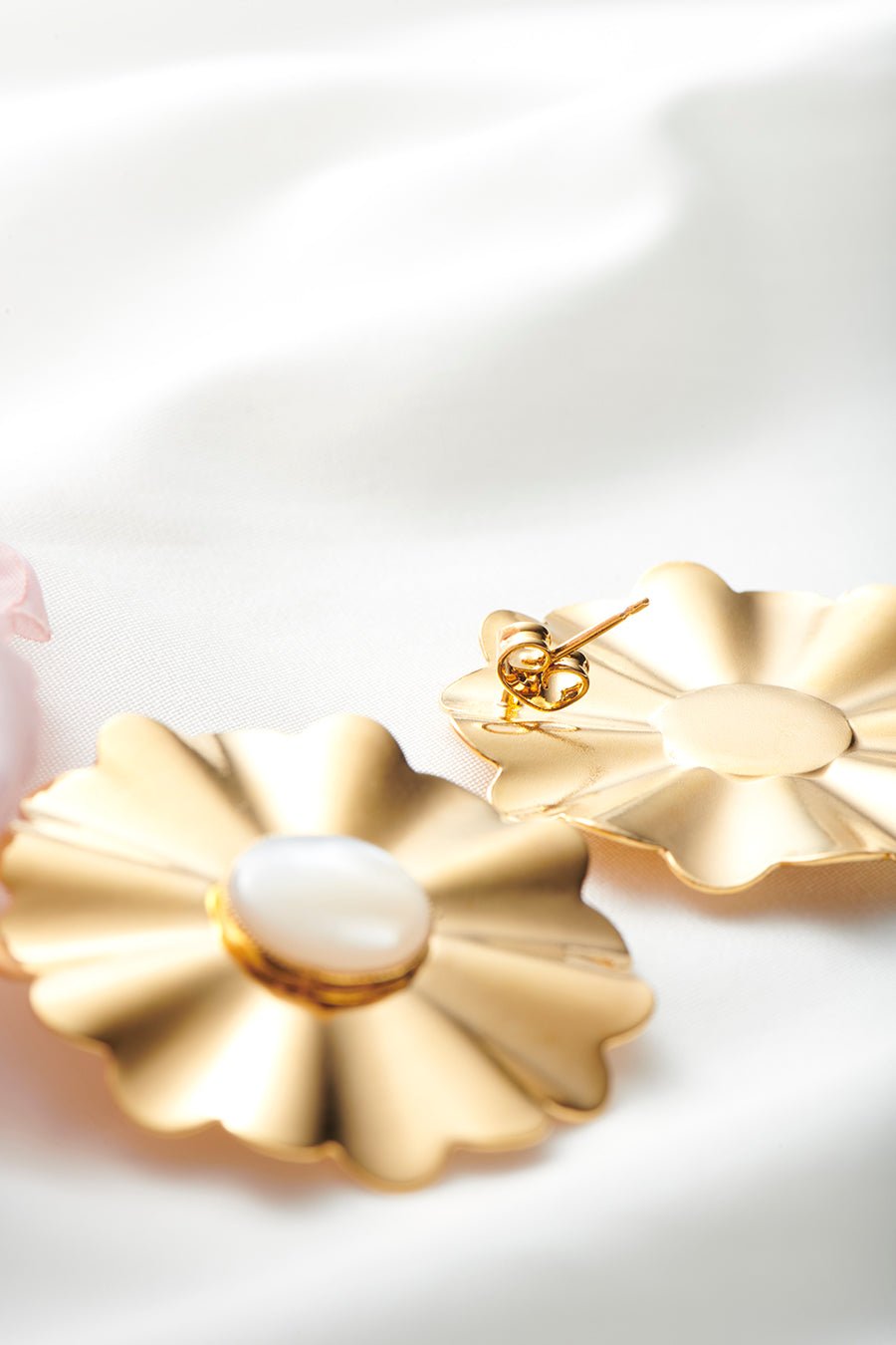 -Boucles d'oreilles Justine- NACRE- Indira de paris