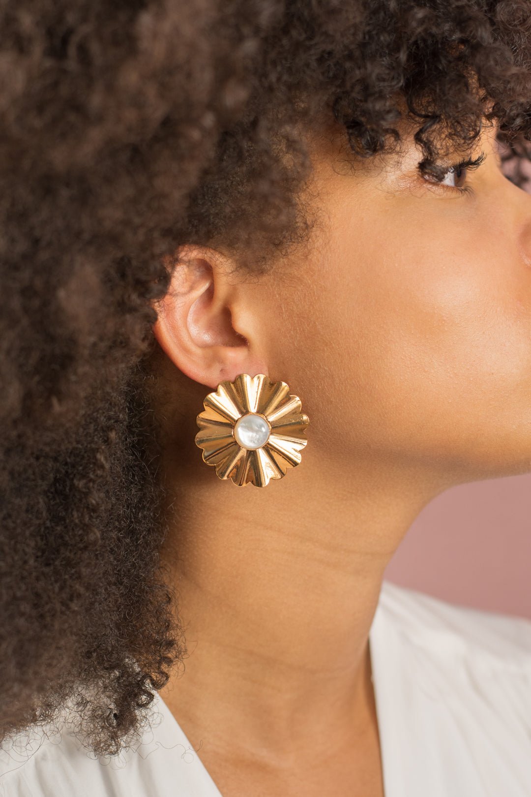 -Boucles d'oreilles Justine- NACRE- Indira de paris
