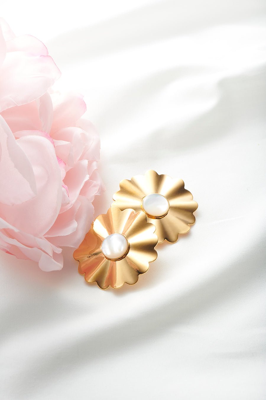 -Boucles d'oreilles Justine- NACRE- Indira de paris