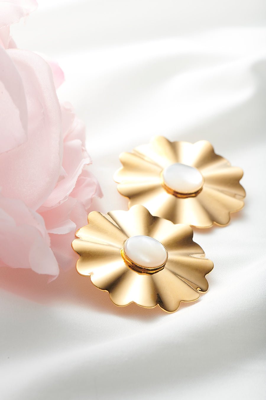 -Boucles d'oreilles Justine- NACRE- Indira de paris